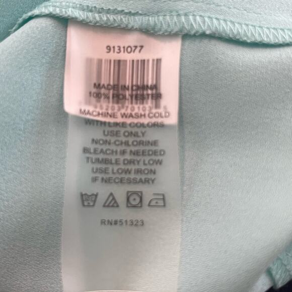 New ~ VINCE CAMUTO ~ Aqua Layered Keyhole-back Sleeveless Blouse~ XXS - Picture 3 of 6